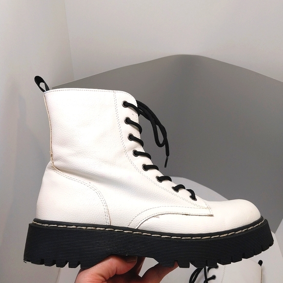 Sincerely Jules Harley Moto Boots, White, Size 9.5 - Picture 4 of 12